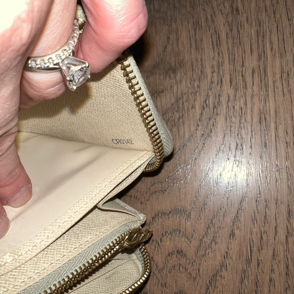 Zippy Wallet - Picture 9 of 9